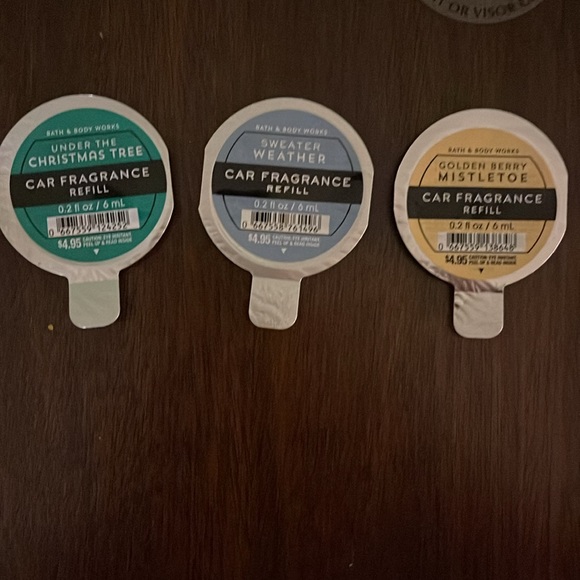 Bath & Body Works Holiday Dachshund Car Vent or Visor Clip with refills - Picture 3 of 3